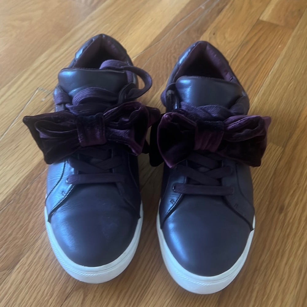 Saks fifth avenue purple bow sneaker size 7 worn once